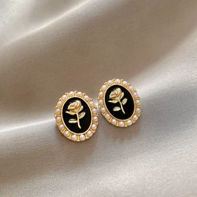 گوشواره طرح گل شیک