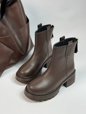 نیم بوت بغل میو 104