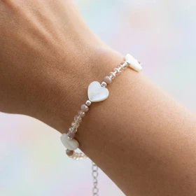 دستبند دخترانه فانتزی مدل صدفی طرح زمزمه‌ی مهتاب