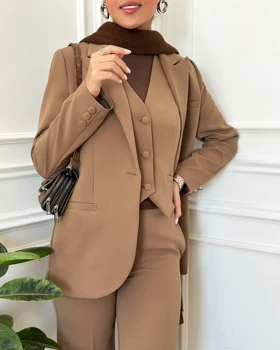 کت و شلوار پاشنه‌دار مینیمال