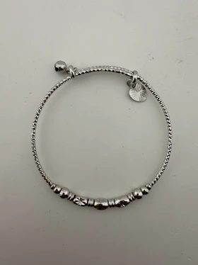 دستبند زنانه نقره‌ای مهره‌ای با آویز دایره‌ای شیک