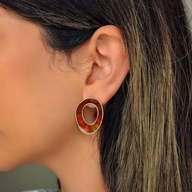 گوشواره طرح بیضی رزینی قهوه‌ای