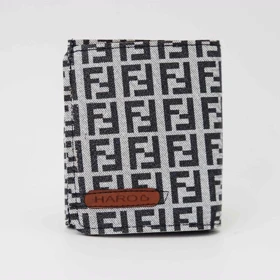 کیف پول و جاکارتی دور دوخت چرم مصنوعی (فوم) دکمه‌دار طرح هرو Haro کد 18193س (طوسی مشکی فندی)