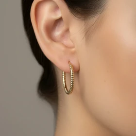 گوشواره زنانه ژوپینگ مدل ویتوریا طرح حلقه‌ای طلایی با بافت شیارخورده