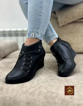 نیم بوت لژدار زنانه یقه دار