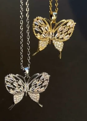 گردنبند پروانه نگین‌دار طلایی