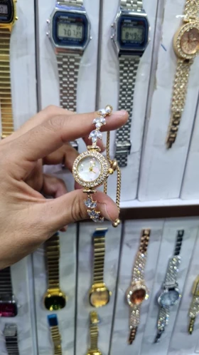 ساعت نگین‌دار قفل کراواتی