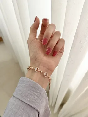 دستبند نگین‌دار طرح طلا