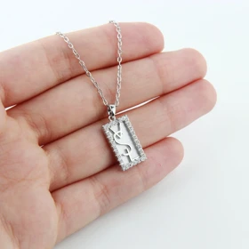 گردنبند مدل مربعی نگین‌دار (سفید)