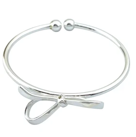 دستبند بنگل زنانه مدل آرگنتی طرح پاپیون نقرهای