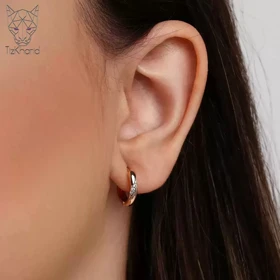 گوشواره حلقه‌ای مینیمال نگین‌دار