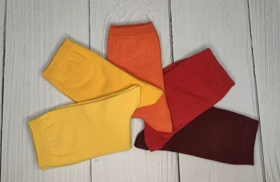 جوراب زنانه ساق‌دار ساده تم قرمز