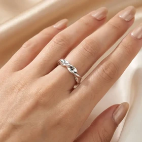 انگشتر زنانه مینیمال طرح طلا مدل بافت موج