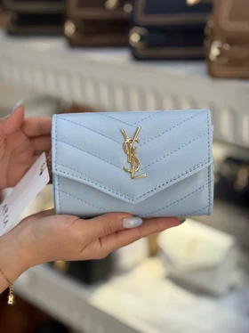 کیف پاسپورتی دخترانه ysl مدل ریحانا (آبی مه آلود)
