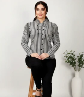 شومیز کوتاه راه راه طوسی مشکی یقه ایستاده آستین بلند سرشانه چین‌دار زنانه کد 5738