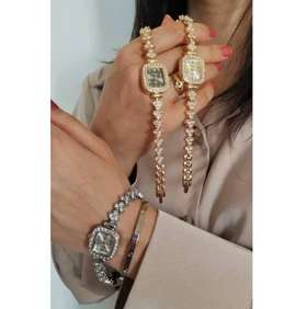 ساعت مچی زنانه رویال نگین‌دار طلایی