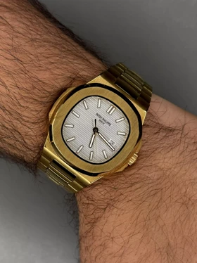 ساعت مچی پتک فیلیپ ناتیلوس صفحه سفید بند طلایی Patek Philippe Nautilus