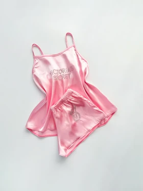 ست لباس خواب تاپ و شورتک ساتن نگین‌دار ویکتوریاسکرت