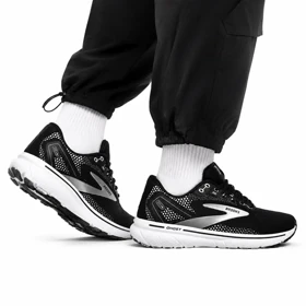 کفش کتانی رانینگ مردانه بروکس مشکی Brooks Chost