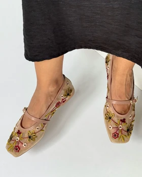 کفش عروسکی گلدوزی