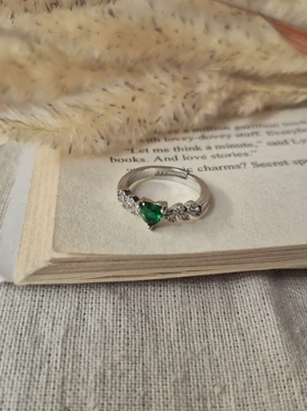 انگشتر جواهری فری سایز قلب سبز