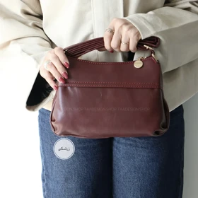 کیف زنانه دوشی مدل چیلکو (زرشکی)