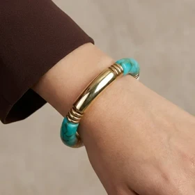 دستبند زنانه بنگل رزینی و فلزی مدل مارسیا شیری–فیروزه‌ای