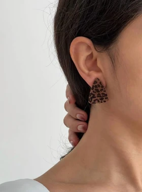 گوشواره وارداتی پلنگی مخملی مثلث