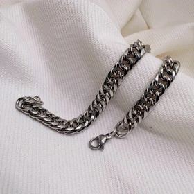 دستبند مردانه استیل مدل «کارتیر صیقلی» | بافت کوبایی ضخیم با آبکاری نقره‌ای (سیلور)