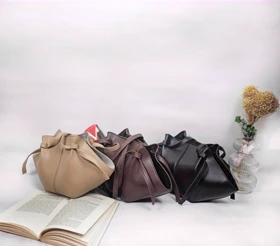 کیف دوشی زنانه طرح کروسان کد 1447