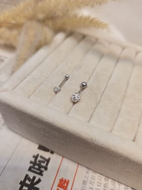 پیرسینگ گوش نگینی