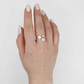 انگشتر زنانه طرح شکوفه سفید