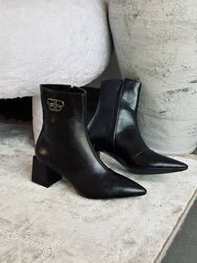 نیم بوت Balenciagaنوک تیز