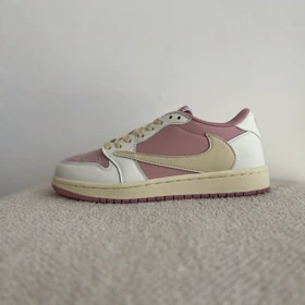 ترویس جردن صورتی_کرم