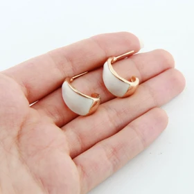 گوشواره زنانه میخی مدل نیم دایره مینیاتوری2 (سفید)