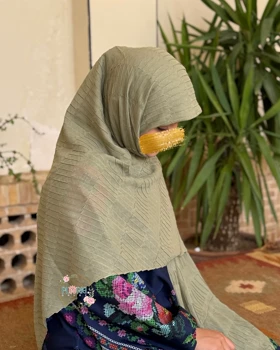 روسری نخ پلیسه
