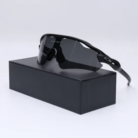 عینک از برند OAKLEY کد 181435