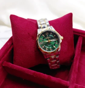 ساعت مچی زنانه سیکو 5 الماسی دو تقویمه رنگ صفحه سبز بدنه سفید طلایی