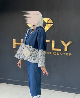 کت و شلوار جین و دانتل