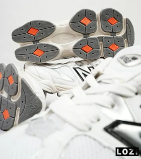 کفش کتانی مردانه سفید طوسی شیری NEW BALANCE 9060
