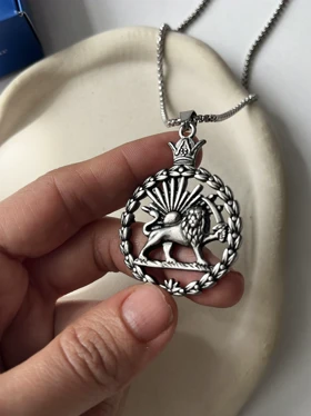 گردنبند شیر و خورشید استیل