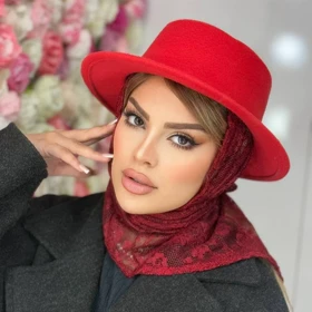 کلاه فدورا قرمز