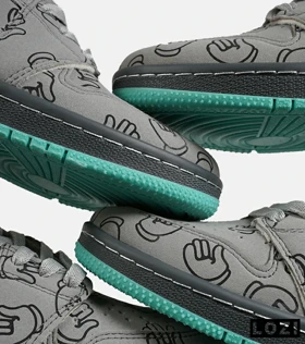 کفش کتانی ساق‌دار طوسی Nike Kaws AirJordan 1