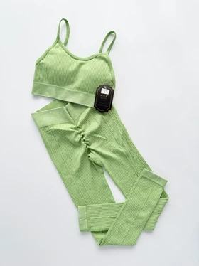 ست ورزشی سیملس نیم‌تنه کاپ‌دار و لگ پشت چروک خط‌دار