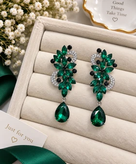 گوشواره جواهری گل سبز نگین‌دار عروس