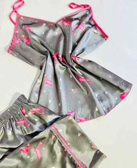 تاپ و شلوار ساتن زنانه کد3-9517 طرح فلامینگو