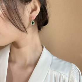 گوشواره مربعی زمرد دور نگین