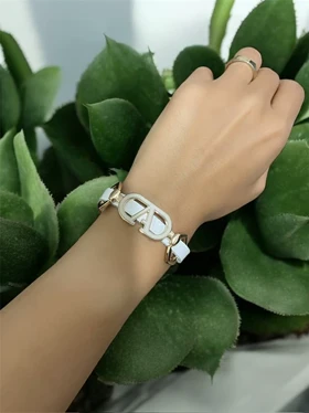 دستبند چرم طبیعی طرح VA کد 3335029
