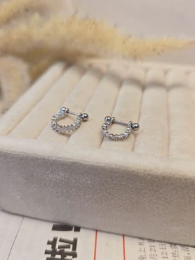 پیرسینگ گوش نرمه هلیکس