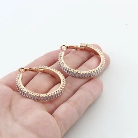 گوشواره زنانه حلقه‌ای مدل نگین مستطیلی (طلایی)